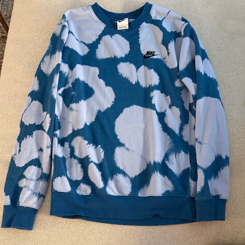 Nike Men's Blue and White Patterned Crewneck Sweater